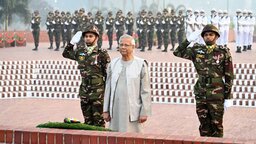 বিজয় দিবসে জাতীয় স্মৃতিসৌধে প্রধান উপদেষ্টার শ্রদ্ধা