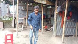 অর্থের অভাবে পড়াশোনা চালাতে হিমশিম খাচ্ছে নীলফামারীর দৃষ্টি প্রতিবন্ধী সামসুল