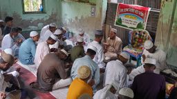 বাকেরগঞ্জে বৃষ্টির কারণে ঈদগাহ মাঠের পরিবর্তে বিভিন্ন  মসজিদে অনুষ্ঠিত হল ঈদের নামায।