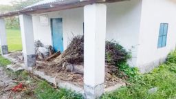 আশ্রয়ণ প্রকল্পের ঘর আছে, মানুষ নেই — দরজায় ঝুলছে তালা