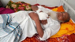 মুকসুদপুরে চাঁদা না পেয়ে বৃদ্ধকে কুপিয়ে জখম