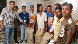 কাশিয়ানীতে ২৩০ জেলে পরিবার পেল ৫ হাজার ৭৫০ কেজি চাল