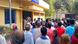 ফরিদপুরে ভূমিদস্যুদের দাপট, ওসি ও ইউএনও’র কার্যালয় ঘেরাও