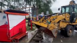 পতেঙ্গা সমুদ্র সৈকতে চসিকের উচ্ছেদ অভিযান