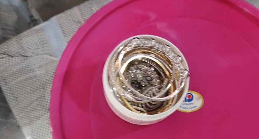 চট্টগ্রাম বিমানবন্দরে দুবাইফেরত যাত্রীর ব্যাগে মিলল ২১ লাখ টাকার সোনা