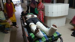 ফরিদপুরে প্রকাশ্য দিবালোকে এক ব্যাক্তিকে কুপিয়ে জখম