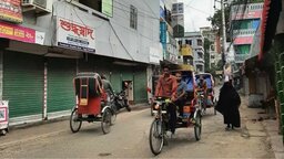 কারফিউ শিথিল হলেও গোপালগঞ্জে বন্ধ অধিকাংশ দোকানপাট, চাপা আতঙ্কে সাধারণ মানুষ