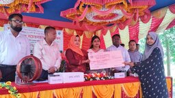 নড়াইলে কিশোরীদের সচেতনতামূলক প্রশিক্ষণসহ স্বাস্থ্য ও শিক্ষা উপকরণ বিতরণ