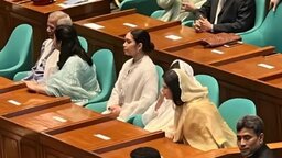 সংসদের দর্শক সারিতে ড. ইউনূস-জুবাইদা রহমান-জাইমা রহমান-তিন বাহিনীর প্রধানরা