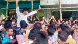 অবশেষে স্থায়ী ক্যাম্পাসের অনুমোদনে অনশন ভেঙ্গেছে রবীন্দ্র বিশ্ববিদ্যালয়ের শিক্ষার্থীরা