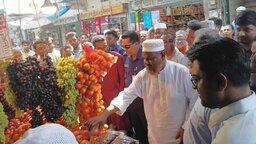 পাইকগাছায় বাজার মনিটরিং ও মশক নিধন কর্মসূচির উদ্বোধন