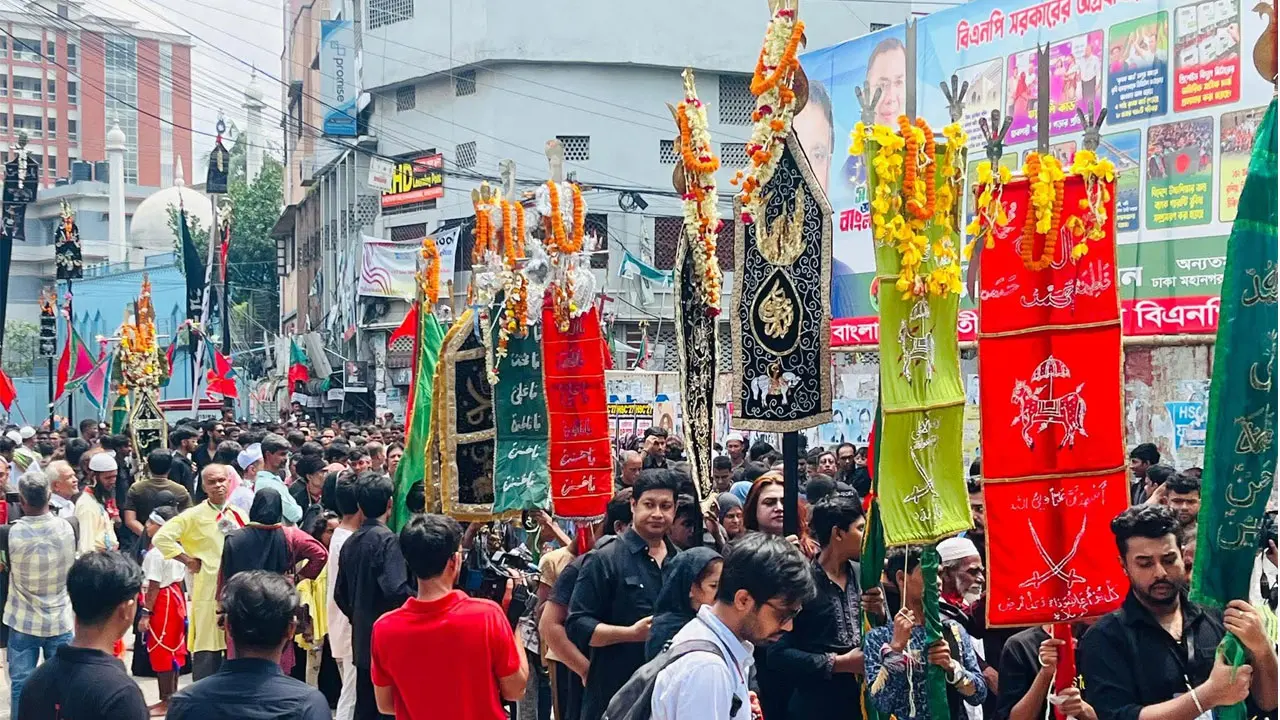 হোসেনি দালান থেকে শুরু হয়েছে তাজিয়া মিছিল