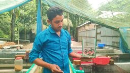 ৫০০ টাকার রঙিন মাছে নীলফামারীর রায়হানের কোটিপতি হওয়ার স্বপ্ন