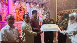 বিলাইছড়িতে পূজা মণ্ডপ পরিদর্শনে জোন কমান্ডার লে. কর্নেল রিয়াসাত