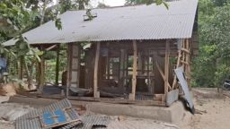 মাদারীপুরে হত্যা মামলার জেরে আসামিপক্ষের ৪টি বসতঘর ভাংচুর ও লুটপাটের অভিযোগ