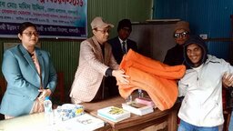 ঝালকাঠিতে প্রতিবন্ধী বিদ্যালয়ের শিক্ষার্থীদের মাঝে নতুন বই ও কম্বল বিতরণ