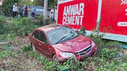 ঝালকাঠিতে নৌ কর্মকর্তা’র প্রাইভেটকার খাদে পড়ে দেড় বছরের শিশু নিহত