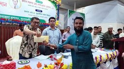 মনোহরদীতে প্রধানমন্ত্রীর ত্রাণ ও কল্যাণ তহবিলের আর্থিক সহায়তা বিতরণ
