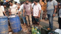 গোপালগঞ্জে অবৈধ তেল মজুদ ও বেশি দামে বিক্রি: দুই ব্যবসায়ীকে জরিমানা, ৫০০ লিটার ডিজেল জব্দ