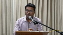 ’স্ত্রী সুখী করতে পারে না, যৌনতায় একাকীত্বতায় ভোগেন’— ছাত্রীদের বলেন গবি শিক্ষক