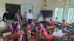 নালিতাবাড়ীতে প্রাথমিক বিদ্যালয় আকষ্মিক পরিদর্শনে ইউএনও
