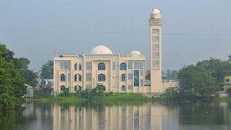 দুই বছর ধরে তালাবদ্ধ তাড়াশ মডেল মসজিদ
