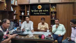 সিংগাইর উপজেলা প্রেসক্লাবের সাংবাদিকদের সাথে সহকারী কমিশনার (ভূমি) এর মতবিনিময় সভা