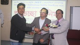 এনএসটি ফেলোশিপপ্রাপ্ত শিক্ষার্থীদের সঙ্গে গোবিপ্রবি উপাচার্যের শুভেচ্ছা বিনিময়