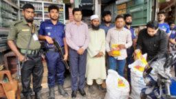 লালমোহনে নিষিদ্ধ কার্বোফিউরান থাকায় কীটনাশক ব্যবসায়ীকে ৫০ হাজার টাকা জরিমানা