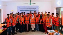 দুর্যোগে পাশে থাকার অঙ্গীকার হাতিয়ার ৩০ স্বেচ্ছাসেবকের