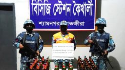 সাতক্ষীরার শ্যামনগরে কোস্ট গার্ডের অভিযানে ৪১ বোতল বিদেশি মদ জব্দ