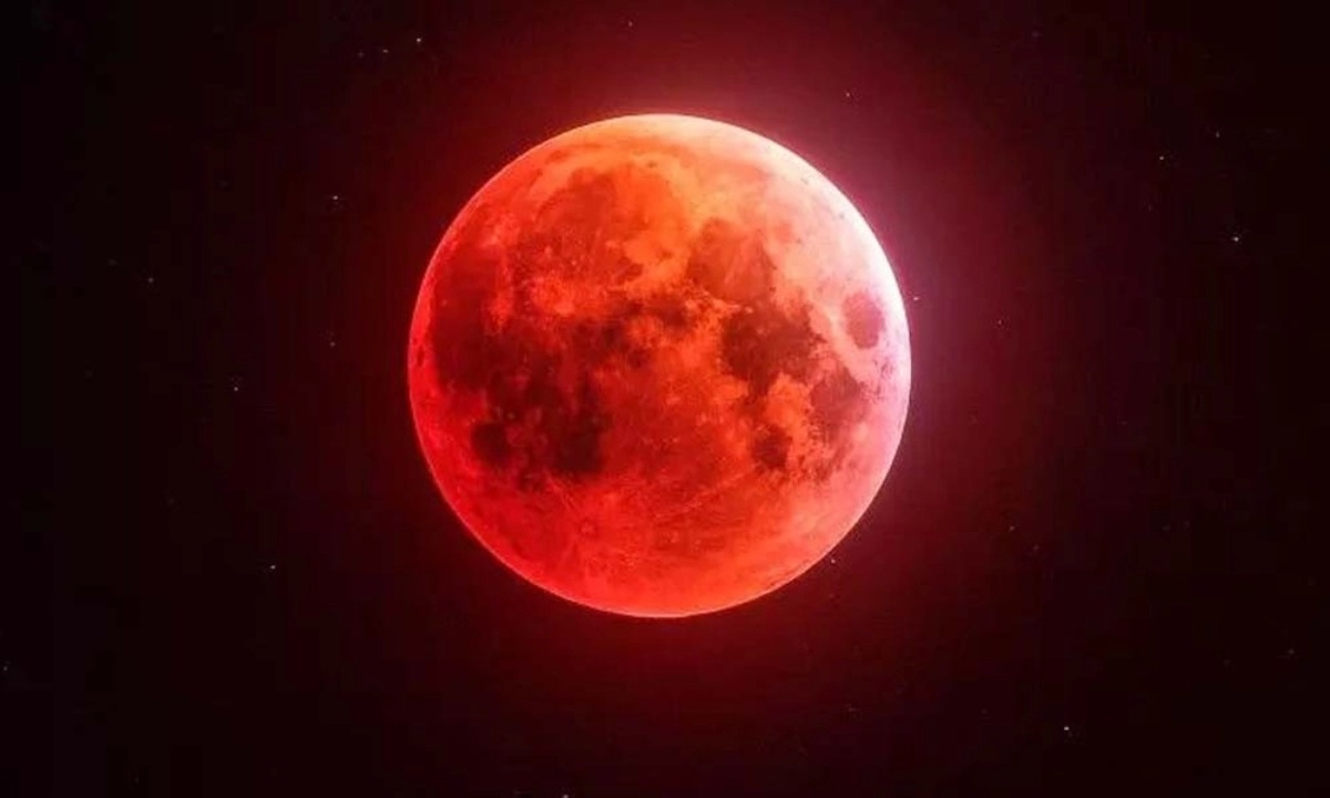 পূর্ণগ্রাস চন্দ্রগ্রহণ রাতে, দেখা যেতে পারে বাংলাদেশ থেকেও