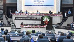 নির্বাচনী দায়িত্বে পুলিশ কর্মকর্তাদের নিরপেক্ষ থাকার নির্দেশ প্রধান উপদেষ্টার