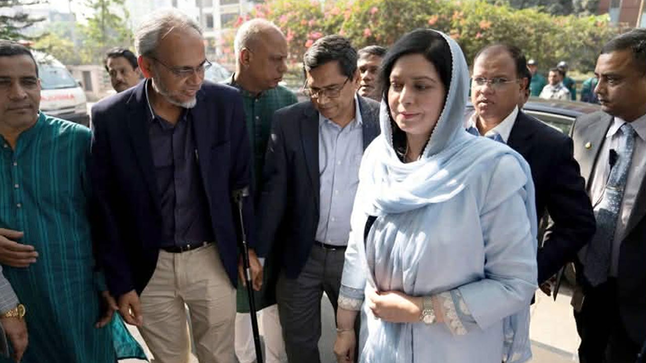 খালেদা জিয়ার অবস্থা অপরিবর্তিত, গ্রহণ করতে পারছেন মেডিসিন