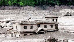 নেপালে আকস্মিক বন্যায় মৃতের সংখ্যা বেড়ে ৭৩৪