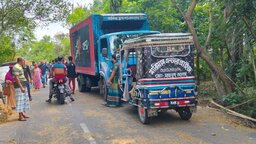 টুঙ্গিপাড়ায় মোটরসাইকেল-কাভার্ডভ্যান মুখোমুখি সংঘর্ষে নারী নিহত