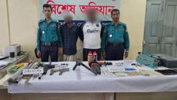 চট্রগ্রামে শীর্ষ সন্ত্রাসী বড় সাজ্জাদের ২ অনুসারী দেশি-বিদেশি অস্ত্র ও ইয়াবাসহ গ্রেপ্তার