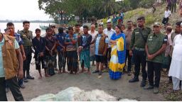 বিষখালী নদীতে মৎস্য অভিযানে ৫ জেলে আটক, ১২ লাখ টাকার কারেন্ট জাল জব্দ