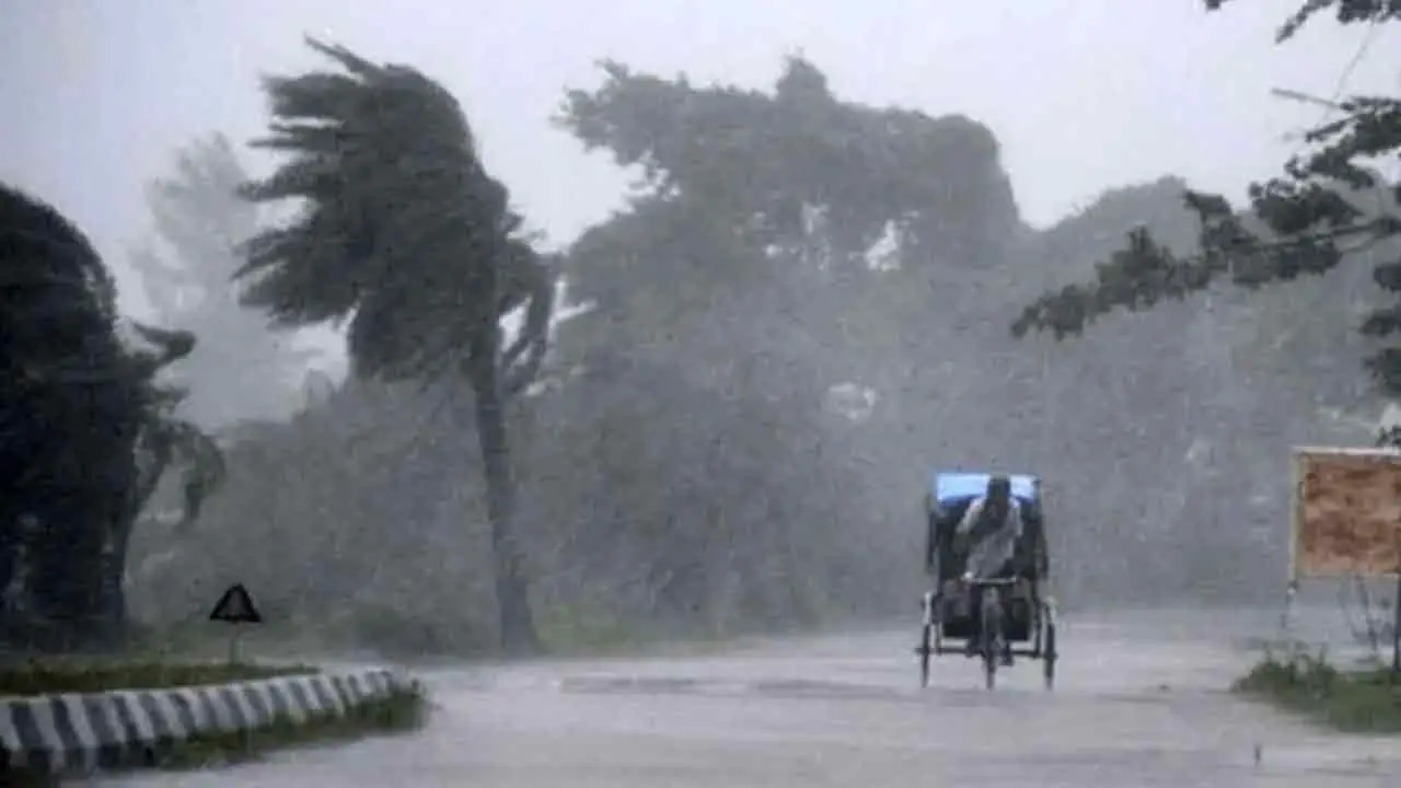 দেশের ৫ অঞ্চলে দমকা হাওয়া-বজ্রবৃষ্টির শঙ্কা, নদীবন্দরে সতর্কতা