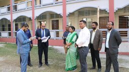 টুঙ্গিপাড়া ও কোটালীপাড়ার বিভিন্ন ভোট কেন্দ্র পরিদর্শনে ডিসি আরিফ-উজ-জামান