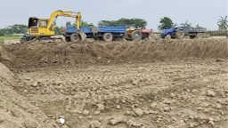 প্রভাবশালীদের দখলে মাটি বাণিজ্য, নীরব প্রশাসন, হুমকিতে পরিবেশ ও কৃষি, ক্ষোভ স্থানীয়দের