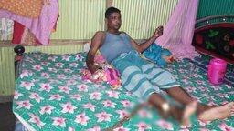পাওনা টাকা আদায়ে অটোরিকশা চালককে শিকলে বেঁধে নির্যাতন