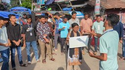 শিক্ষামন্ত্রীর পদত্যাগ দাবিতে ঝালকাঠিতে শিক্ষার্থীদের বিক্ষোভ, ঘণ্টাব্যাপী সড়ক অবরোধ