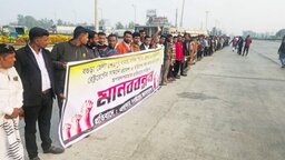 বগুড়া শেরপুরে মহাসড়কের ইউটার্ন ও প্রবেশপথ বন্ধের পাঁয়তারা, এলাকাবাসীর মানববন্ধন