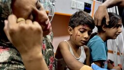 গাজায় ইসরায়েলি হামলায় ৩৫ শিশুসহ নিহত ১০০ ফিলিস্তিনি