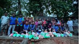 বান্দরবানে বন্যা ও ভূমিধসে ক্ষতিগ্রস্ত ৪০০ পরিবারের পাশে ‘গো আপ ফাউন্ডেশন’