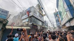 কোম্পানীগঞ্জে মার্কেটে অগ্নিকাণ্ডে কোটি টাকার ক্ষয়ক্ষতি, ৯ দোকান ক্ষতিগ্রস্ত