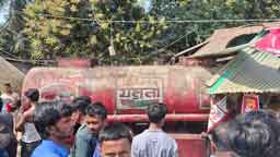 নোয়াখালীতে তেলবাহী লরি চাপায় ব্যবসায়ীর মৃত্যু, আহত-২