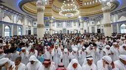 আমিরাতে এবারের ঈদের নামাজ মসজিদের ভেতরে আদায়ের নির্দেশ