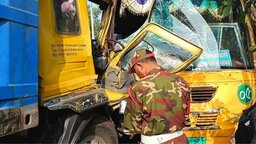 বরিশালে শিক্ষার্থী বহনকারী বাস ও কাভার্ড ভ্যানের সংঘর্ষে ২ চালক আহত